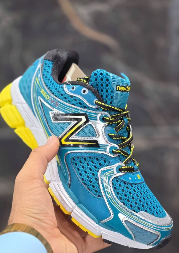 کتونی نیوبالانس ۸۶۰ .New balance 860 v3 تور درشت . ساخت ویتنام .سایز۴۰تا ۴۵
