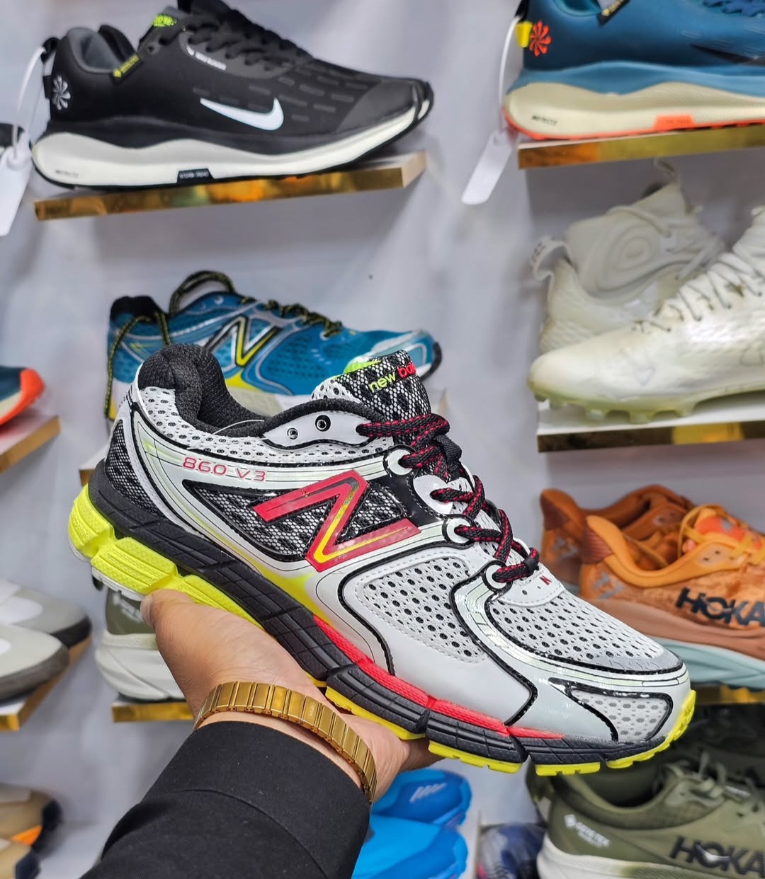 کتونی نیوبالانس ۸۶۰.Newbalance 860 v3.تور درشت لیبل ویتنام وارداتی .سایز۴۰ تا۴۵