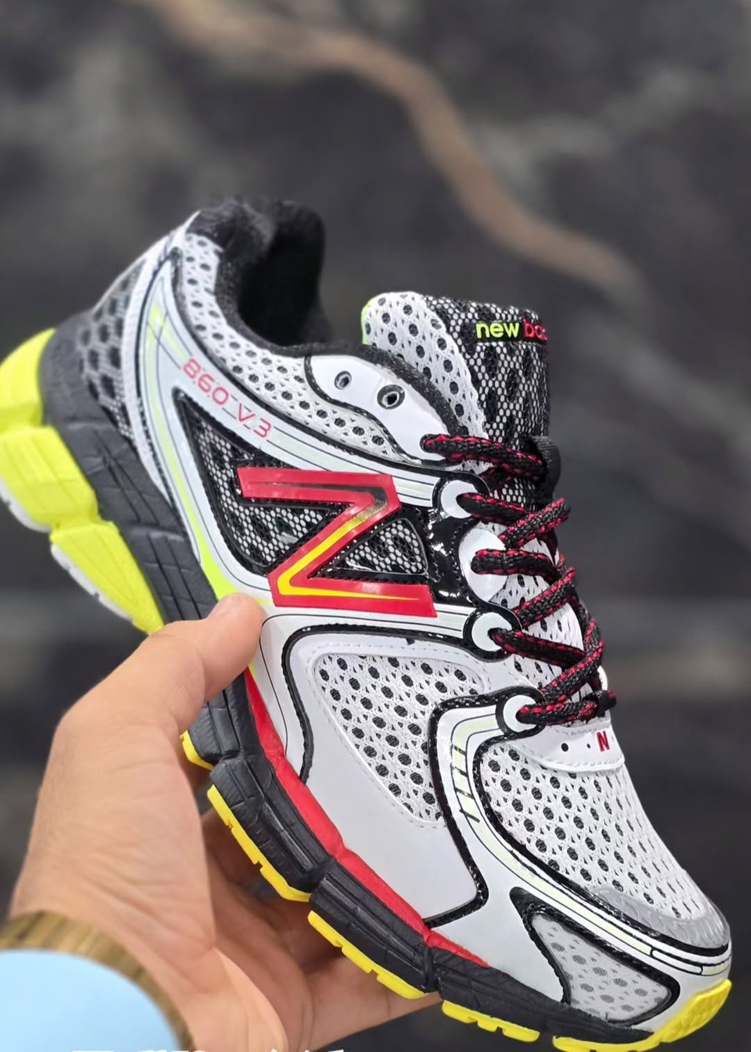 کتونی نیوبالانس ۸۶۰.Newbalance 860 v3.تور درشت لیبل ویتنام وارداتی .سایز۴۰ تا۴۵