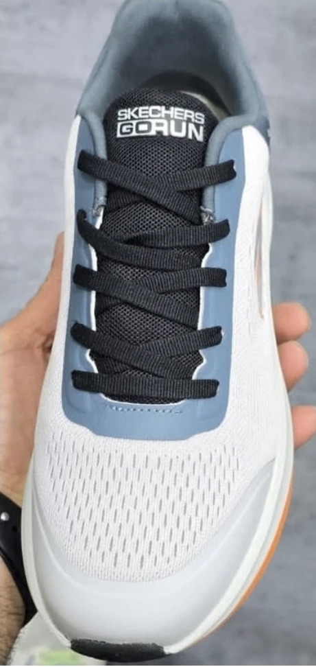 کفش اسکیچرز مکس کوشن Skechers Max cushioning ساخت ویتنام مموری فوم سبک و طبی و راحت سایز 40الی45 فروش عمده و تک