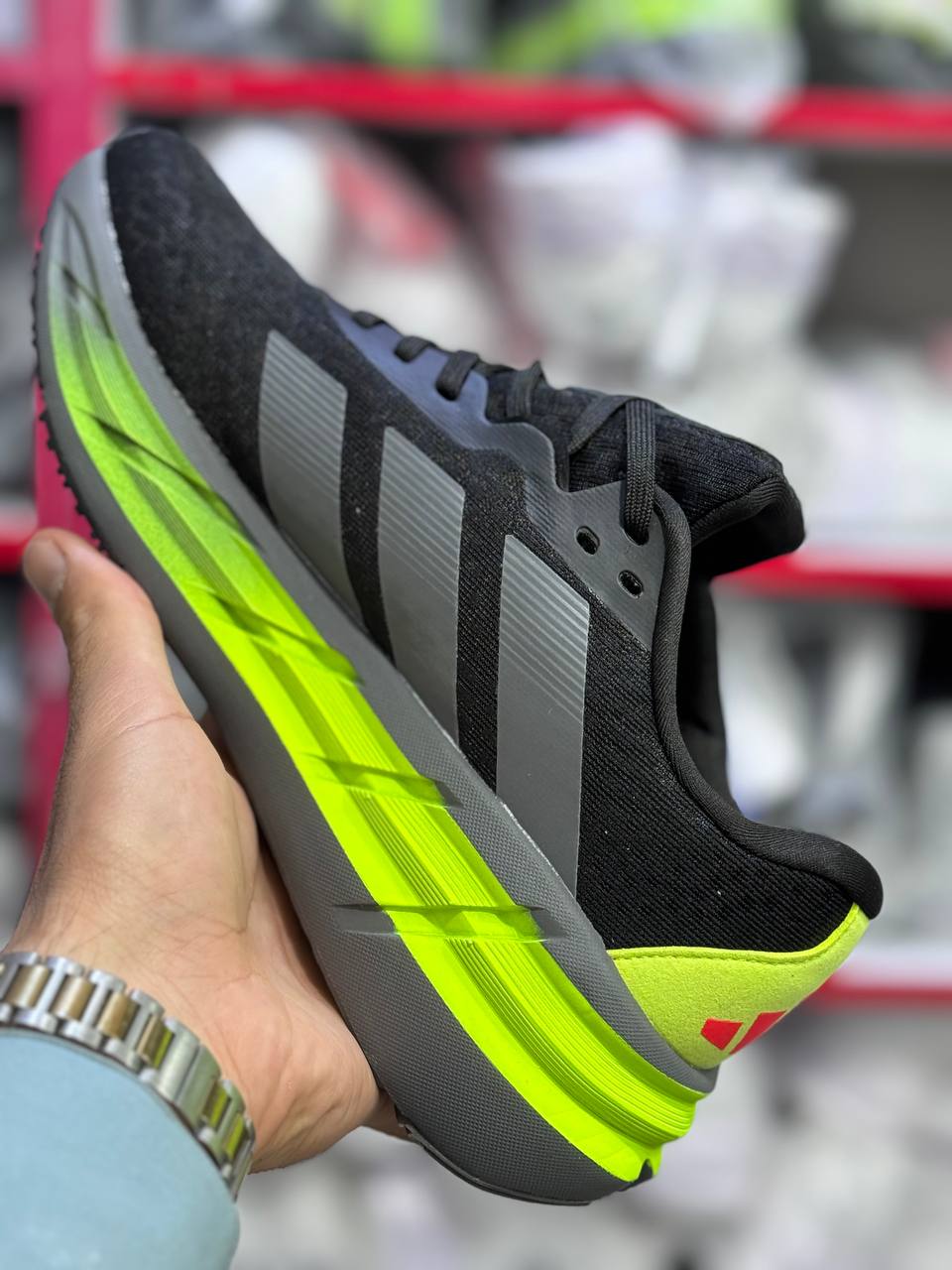 ادیداس ادیستارAdidas Adistar CS ساخت ویتنام سایز ۴۰ تا ۴۵. همراه با جعبه . فروش بصورت عمده و تک