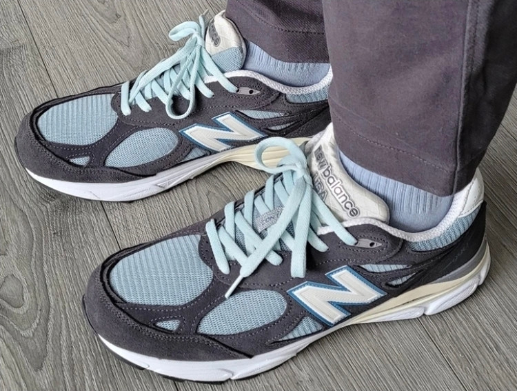 کتونی نیوبالانس ۹۹۰ آمریکاییNewbalance v5 990 ، وارداتی به سفارش USA بالاترین کیفیت درجه۱. سایز۴۰ تا ۴۵پایین ترین قیمت در ایران فروش عمده و تک