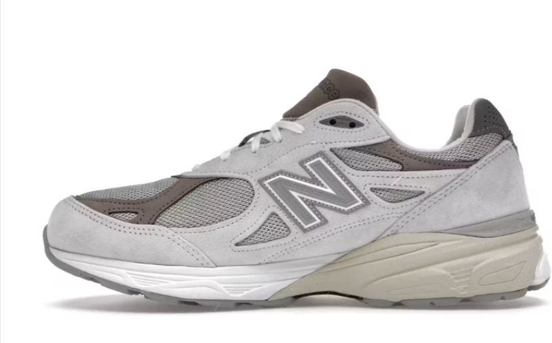 کتونی نیوبالانس ۹۹۰ Newbalance v5 990 وارداتی به سفارش آمریکا بالاترین کیفیت درجه۱. سایز ۴۰تا ۴۵پایین ترین قیمت در ایران فروش بصورت تک و عمده