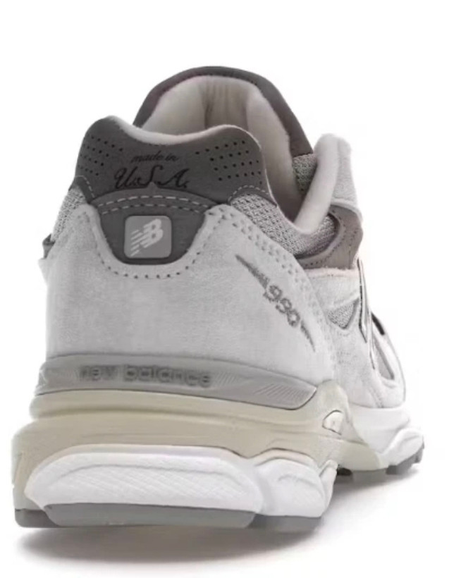 کتونی نیوبالانس ۹۹۰ Newbalance v5 990 وارداتی به سفارش آمریکا بالاترین کیفیت درجه۱. سایز ۴۰تا ۴۵پایین ترین قیمت در ایران فروش بصورت تک و عمده