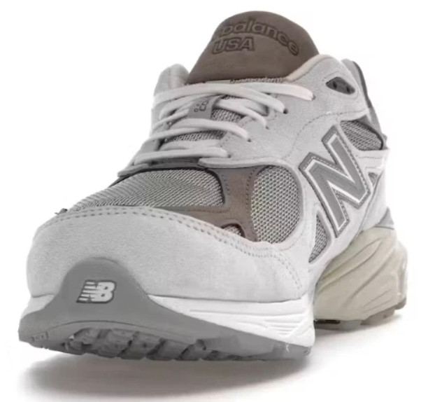 کتونی نیوبالانس ۹۹۰ Newbalance v5 990 وارداتی به سفارش آمریکا بالاترین کیفیت درجه۱. سایز ۴۰تا ۴۵پایین ترین قیمت در ایران فروش بصورت تک و عمده
