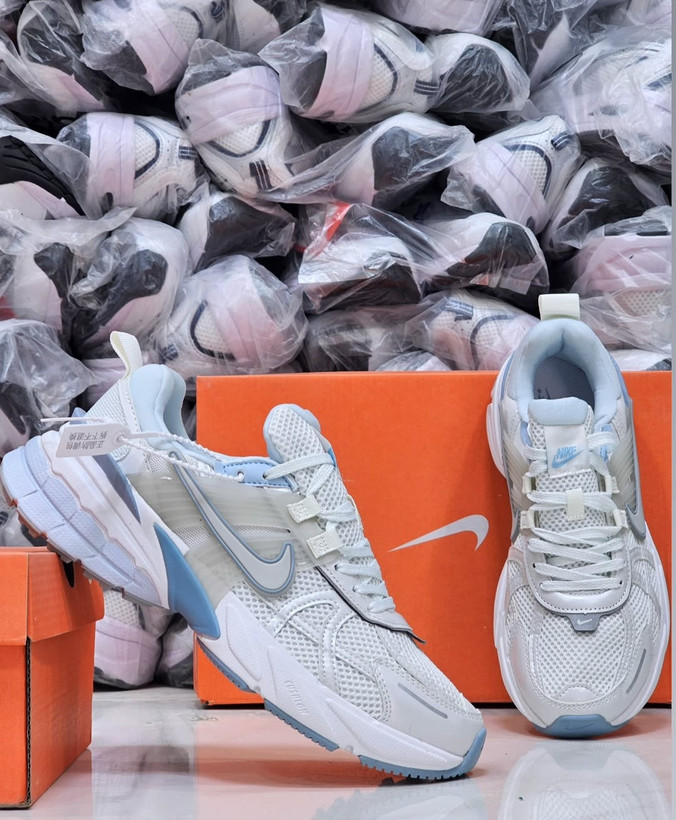کفش نایک وی تو کی/Nike V2k Run /ساخت ویتنام/سایز ۳۷ الی ۴۰/ فروش عمده و تک