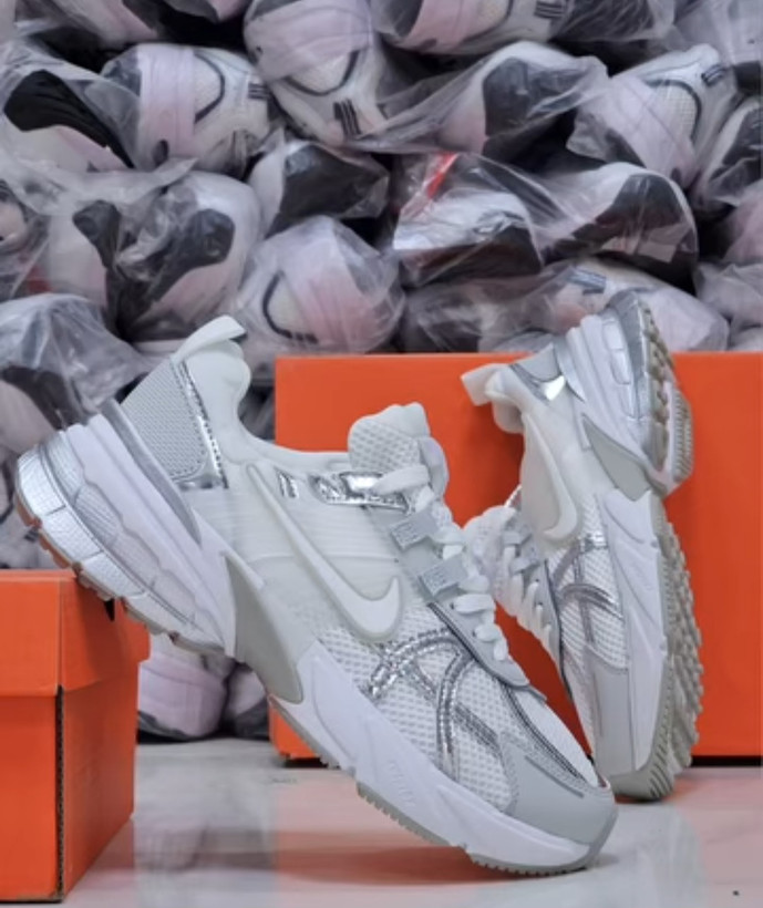 کتونی ویتنامی نایک وی تو کی/Nike V2k Run /ساخت ویتنام/سایز ۳۷ الی ۴۰/ فروش عمده و تک