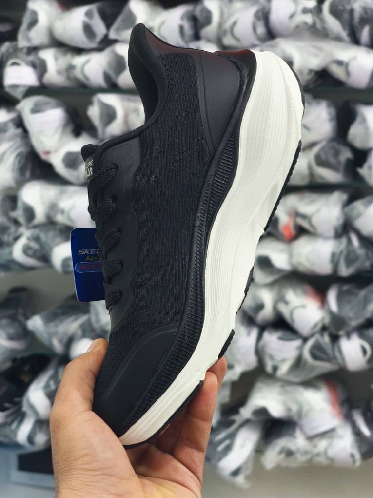 کتونی اسکیچرز نرم و سبک و راحت Skechers Max RUN/ساخت ویتنام /سایز ۳۷تا۴۰/فروش بصورت عمده و تک