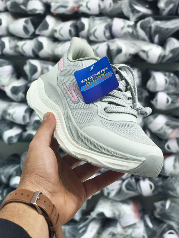 کفش اسکیچرز نرم و سبک و راحت Skechers Max RUN/ساخت ویتنام /سایز ۳۷تا۴۰/فروش بصورت عمده و تک