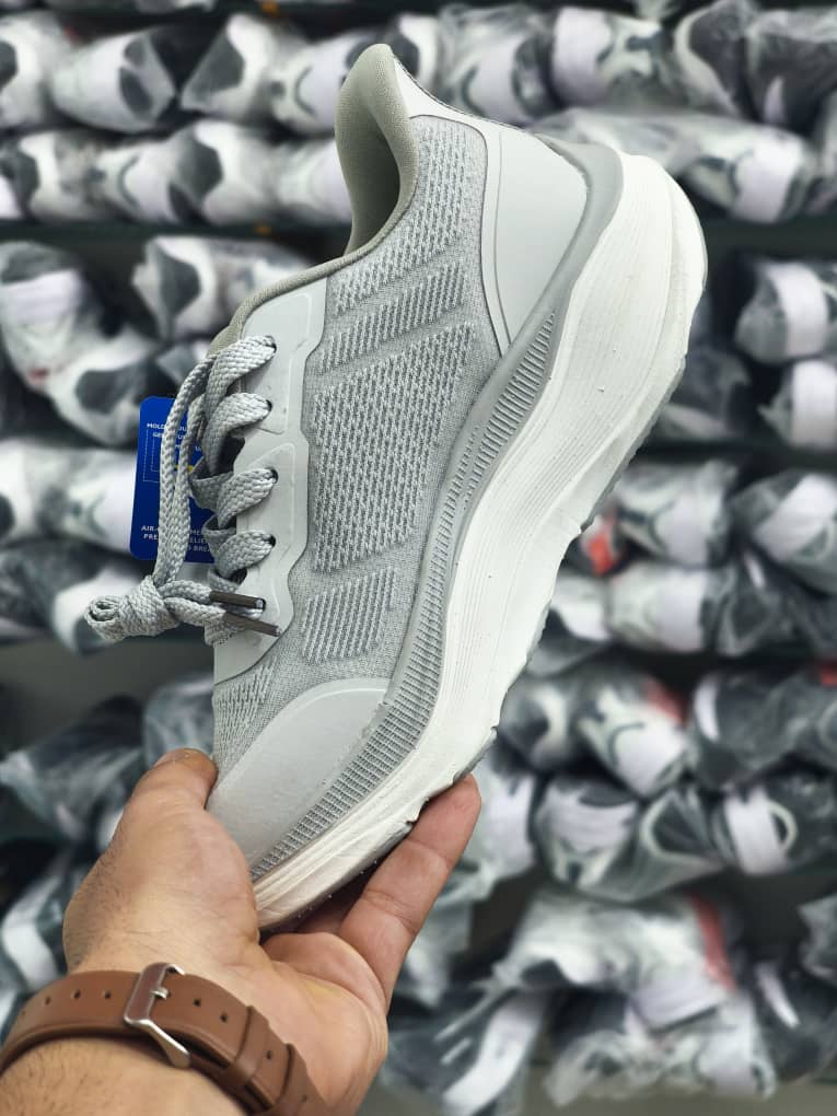 کفش اسکیچرز نرم و سبک و راحت Skechers Max RUN/ساخت ویتنام /سایز ۳۷تا۴۰/فروش بصورت عمده و تک