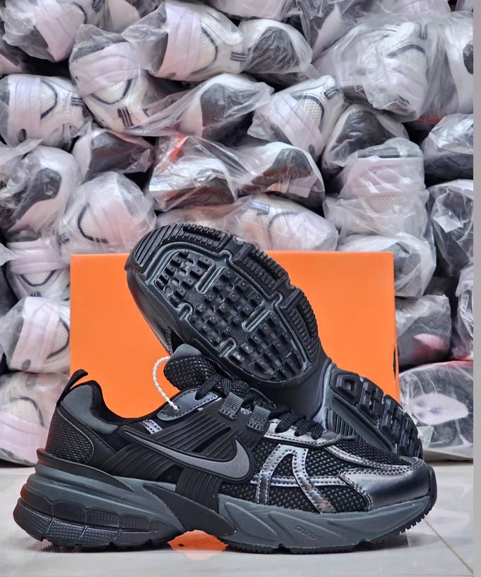 کفش نایک وی تو کی/Nike V2k Run /ساخت ویتنام/سایز ۳۷ الی ۴۰/ فروش عمده و تک