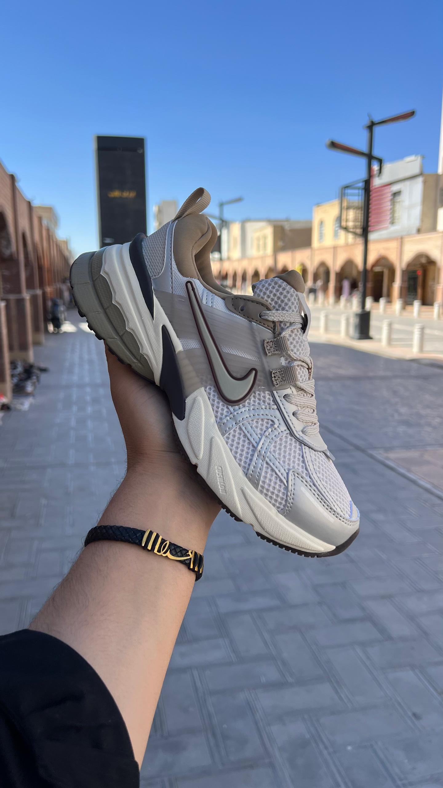 نایک وی تو کی/Nike V2k Run /ساخت ویتنام/سایز ۳۷ الی ۴۰/ فروش عمده و تک