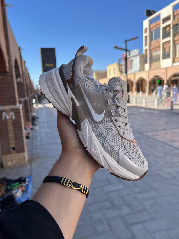 کتونی نایک وی تو کی/Nike V2k Run /ساخت ویتنام/سایز ۳۷ الی ۴۰/ فروش عمده و تک