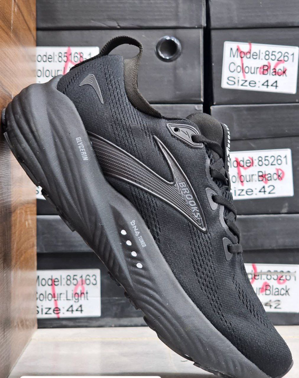 کتونی بروکس گلیسرین ۲۲/Brooks Glycerin GTS 22 /سایز ۴۰ تا ۴۵/ فروش بصورت عمده و تک/مستر کوالیتی ساخت ویتنام/