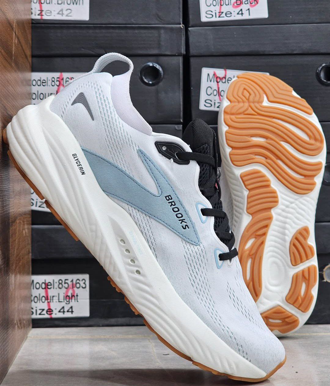 کفش بروکس گلیسرین ۲۲/Brooks Glycerin GTS 22 /سایز ۴۰ تا ۴۵/ فروش بصورت عمده و تک/مستر کوالیتی ساخت ویتنام/
