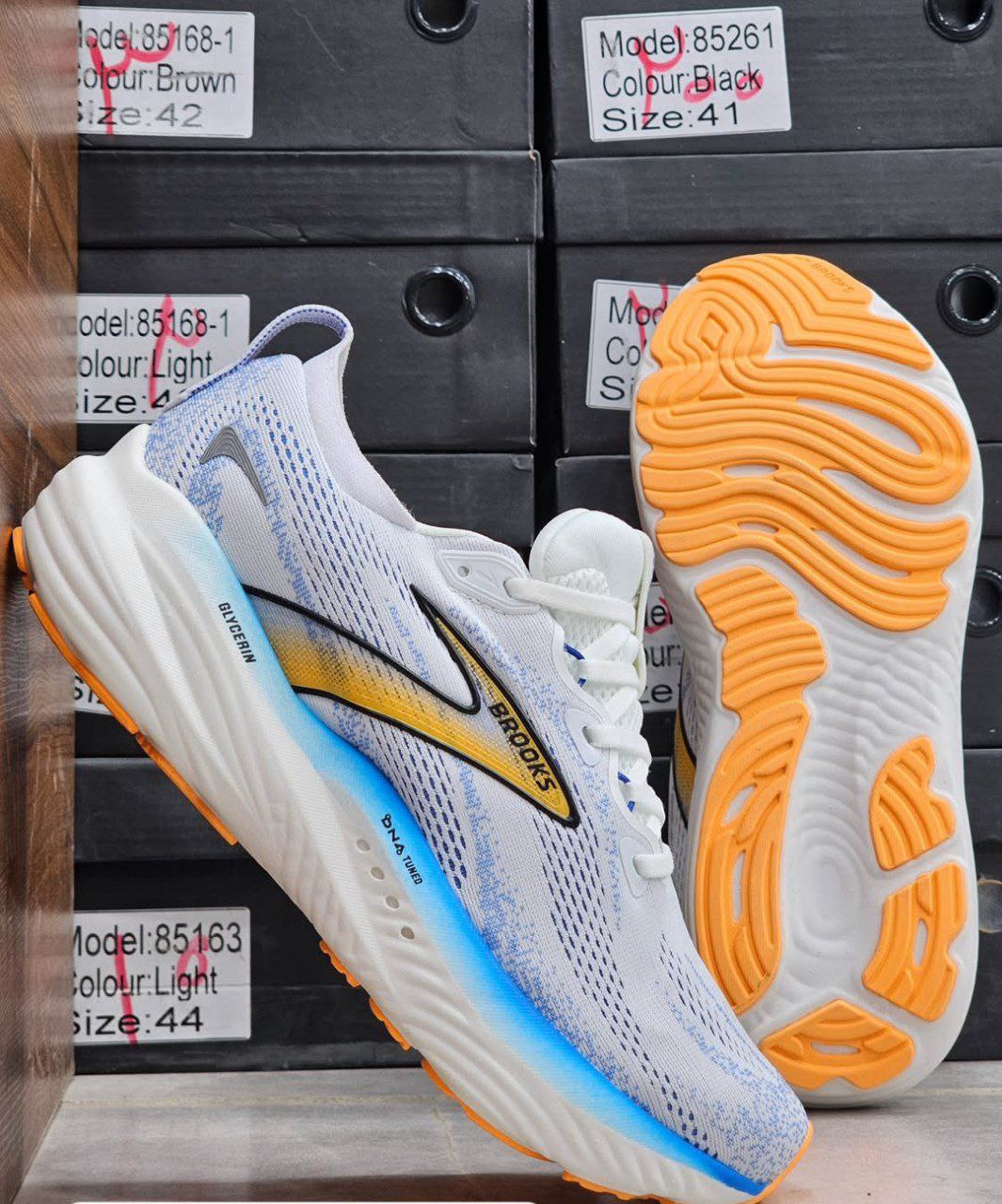 کتونی بروکس گلیسرین ۲۲/Brooks Glycerin GTS 22 /سایز ۴۰ تا ۴۵/ فروش بصورت عمده و تک/مستر کوالیتی ساخت ویتنام/