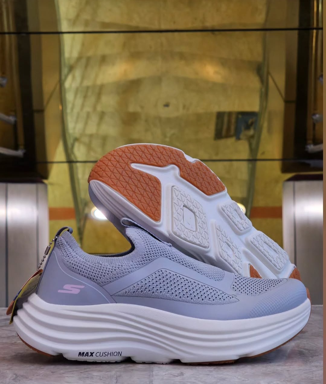 کتونی اسکیچرز رانینگ و پیاده رویی/Skechers Maxcushioning/ ساخت ویتنام اسلیپ طبی و سبک و راحت / سایز 37تا 40/ فروش بصورت عمده و تک