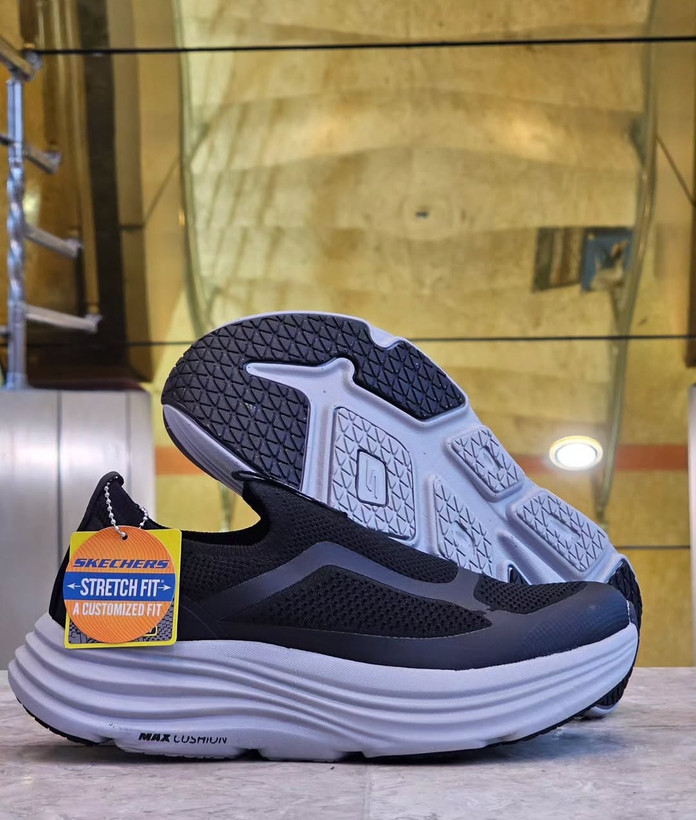 اسکیچرز رانینگ و پیاده رویی / Skechers Max cushioning/ساخت ویتنام اسلیپ طبی و سبک و راحت / سایز 37تا 40/ فروش بصورت عمده و تک