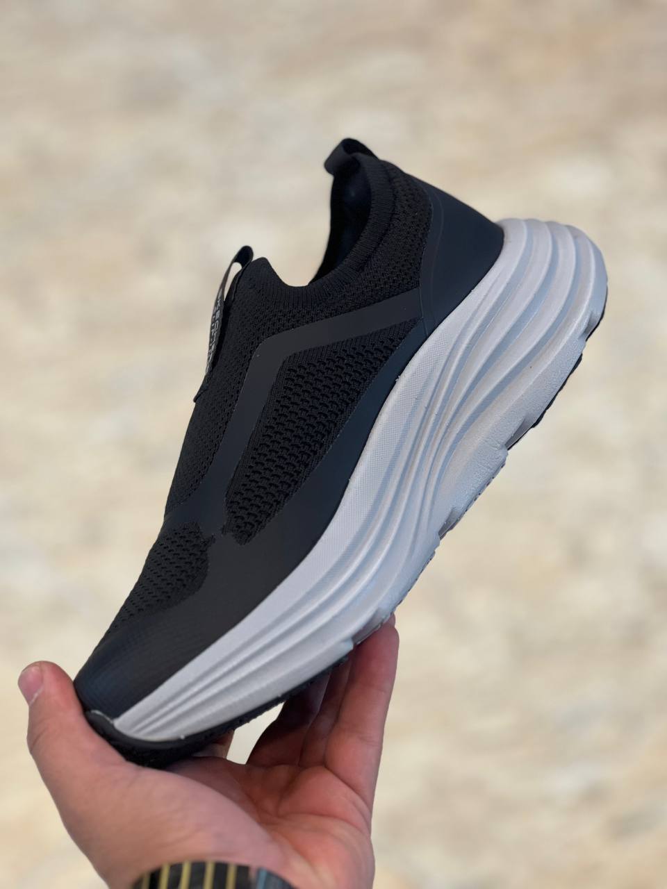 اسکیچرز رانینگ و پیاده رویی / Skechers Max cushioning/ساخت ویتنام اسلیپ طبی و سبک و راحت / سایز 37تا 40/ فروش بصورت عمده و تک