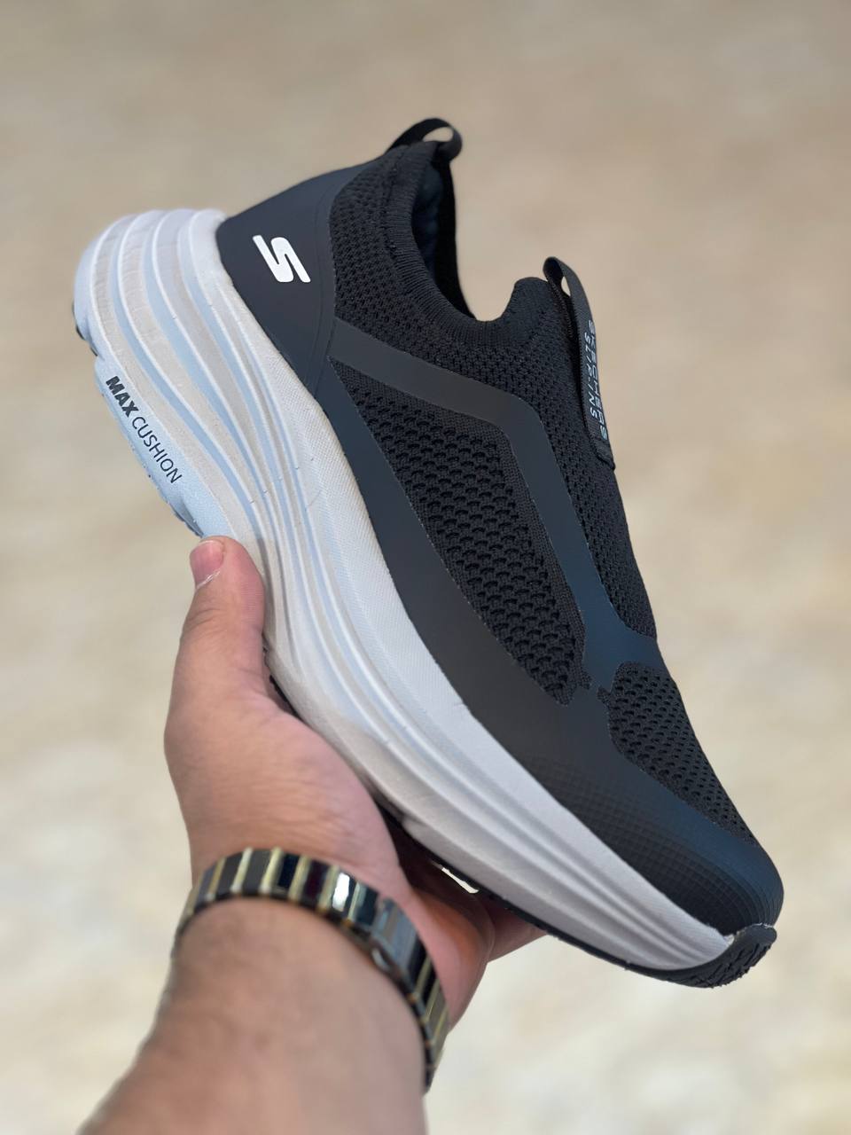 اسکیچرز رانینگ و پیاده رویی / Skechers Max cushioning/ساخت ویتنام اسلیپ طبی و سبک و راحت / سایز 37تا 40/ فروش بصورت عمده و تک