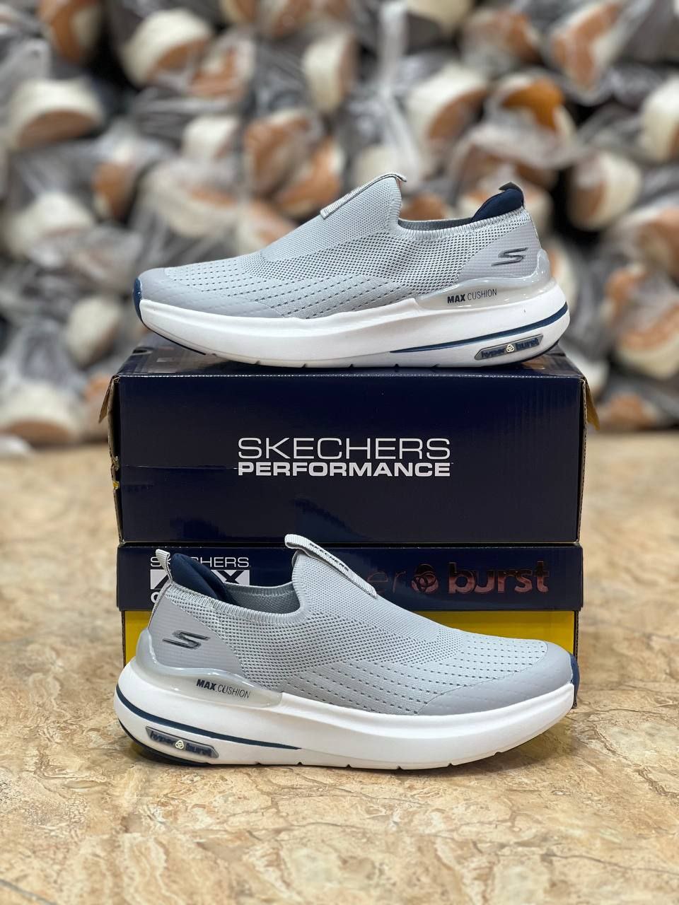 کتونی اسکیچرزمکث کوشن رانینگ و پیاده رویی / Skechers Max cushioning