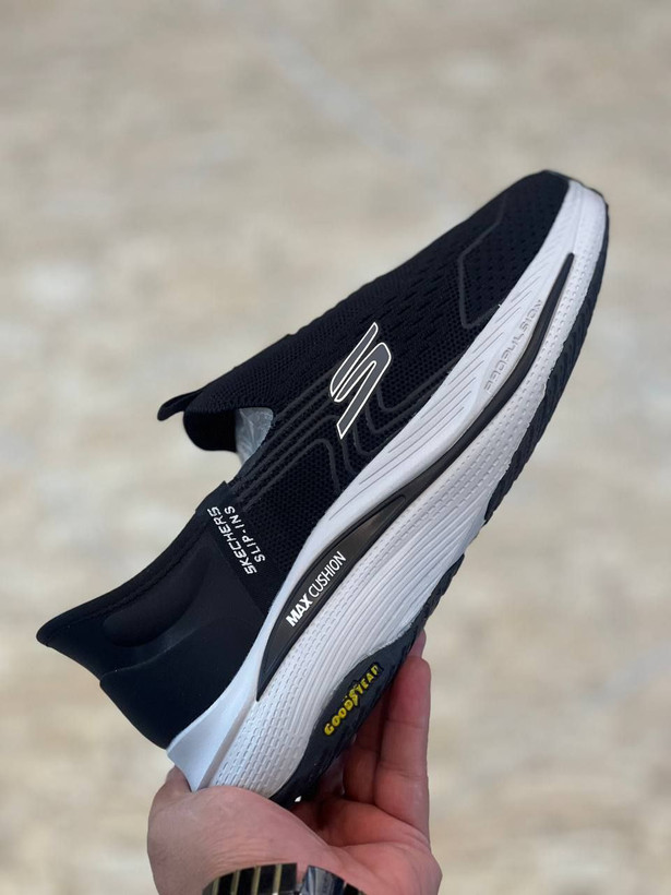 کتونی اسکیچرز/ Skechers Slip Ins /رانینگ اسلیپ طبی و سبک و راحت / سایز 40تا 45 / فروش بصورت عمده و تک