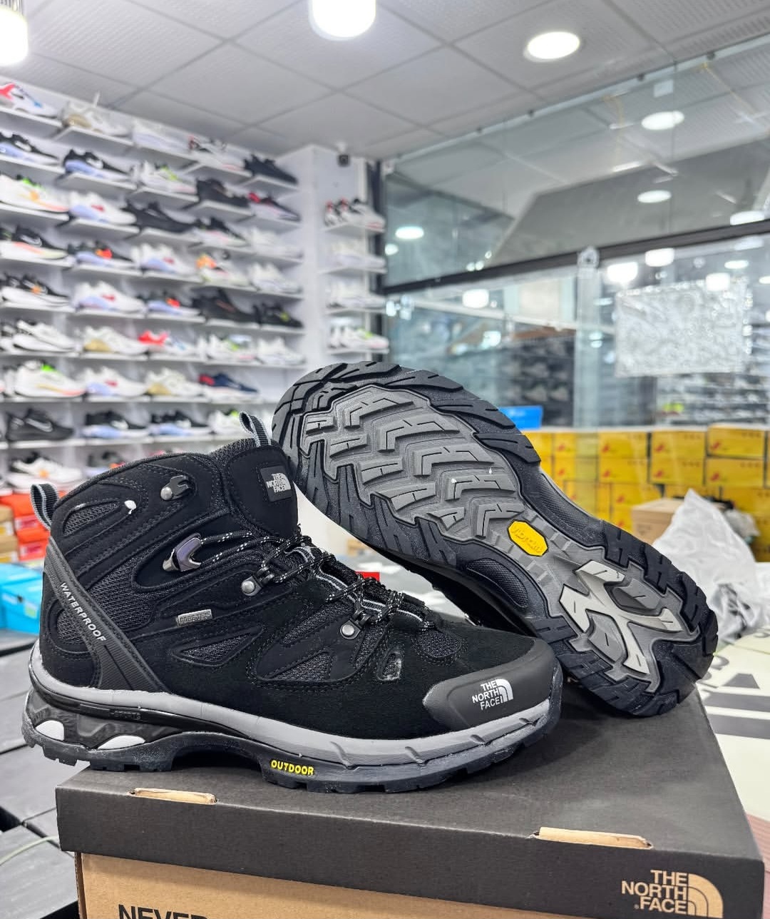 بوت نورث فیس North Face Ultra Waterproof Trail گورتکس ساخت ویتنام سایز ۴۰ تا ۴۵ فروش عمده و تک