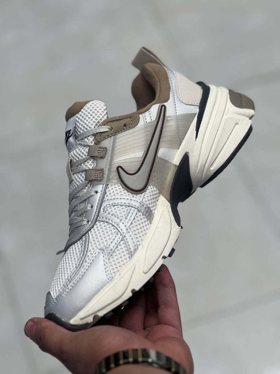نایک وی تو کی/Nike V2k Run /ساخت ویتنام/سایز ۳۷ الی ۴۰/ فروش عمده و تک