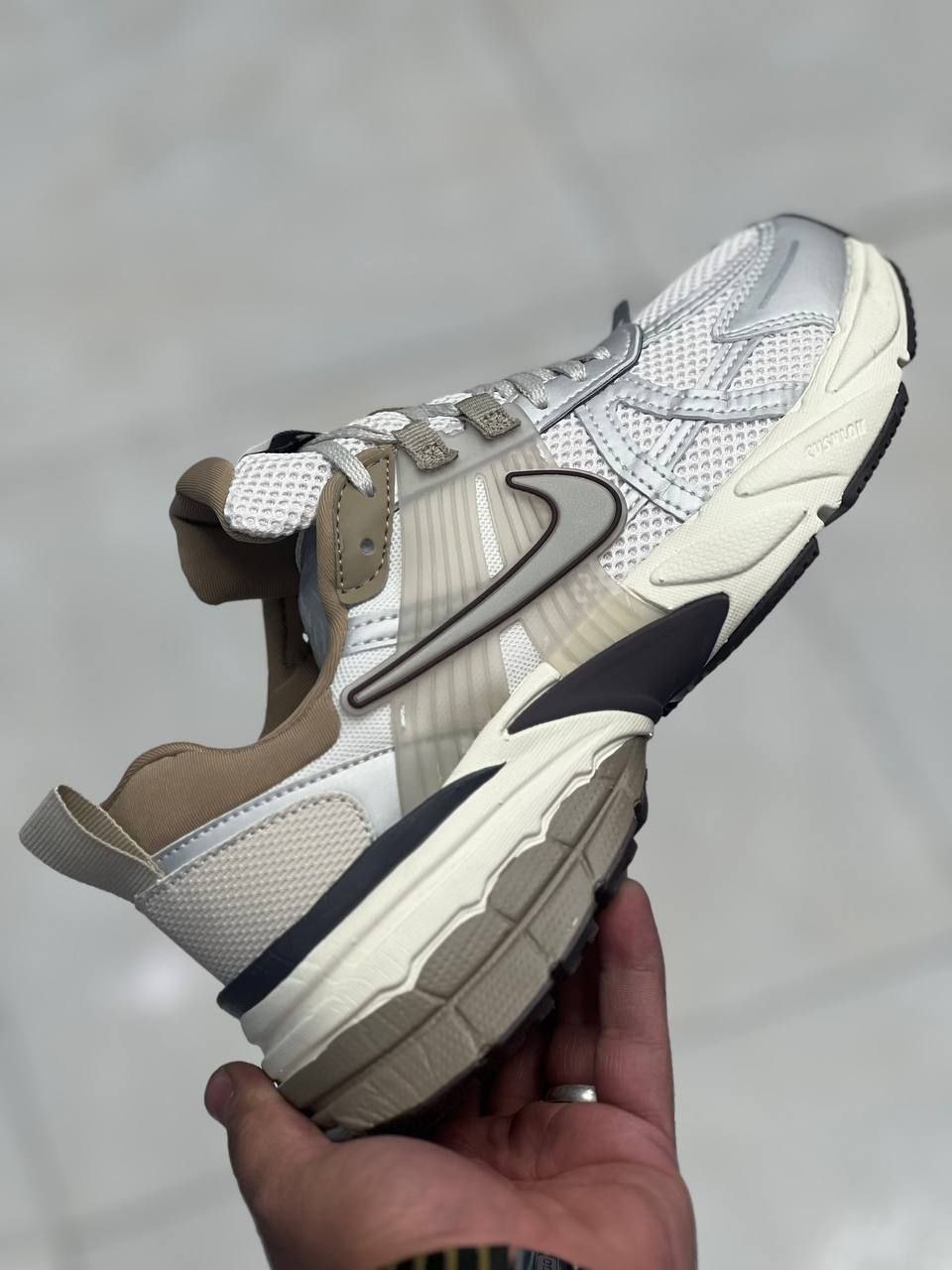 نایک وی تو کی/Nike V2k Run /ساخت ویتنام/سایز ۳۷ الی ۴۰/ فروش عمده و تک