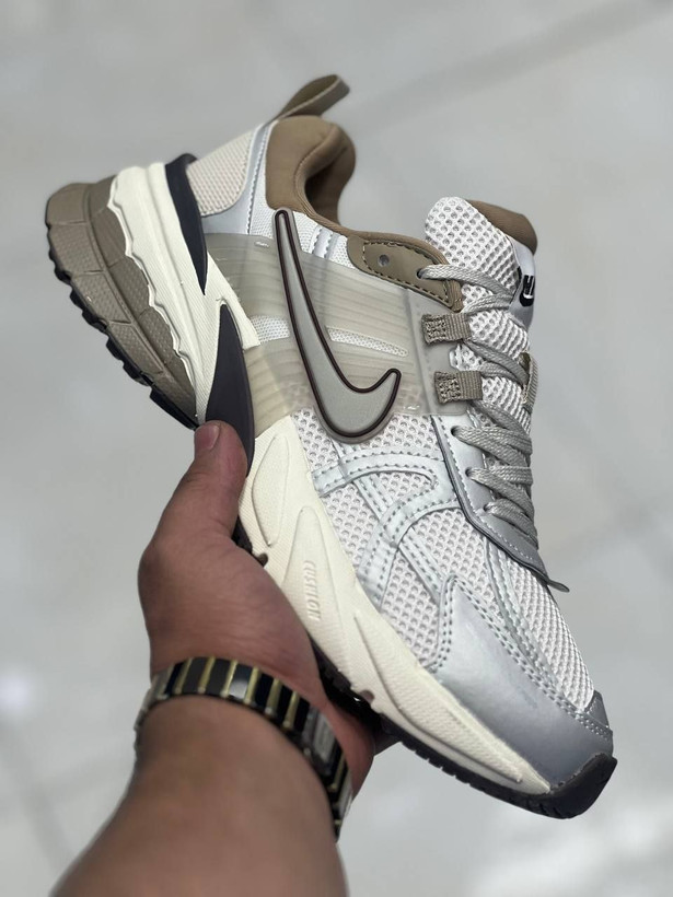 نایک وی تو کی/Nike V2k Run /ساخت ویتنام/سایز ۳۷ الی ۴۰/ فروش عمده و تک
