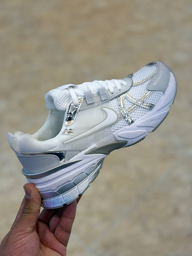 کتونی ویتنامی نایک وی تو کی/Nike V2k Run /ساخت ویتنام/سایز ۳۷ الی ۴۰/ فروش عمده و تک