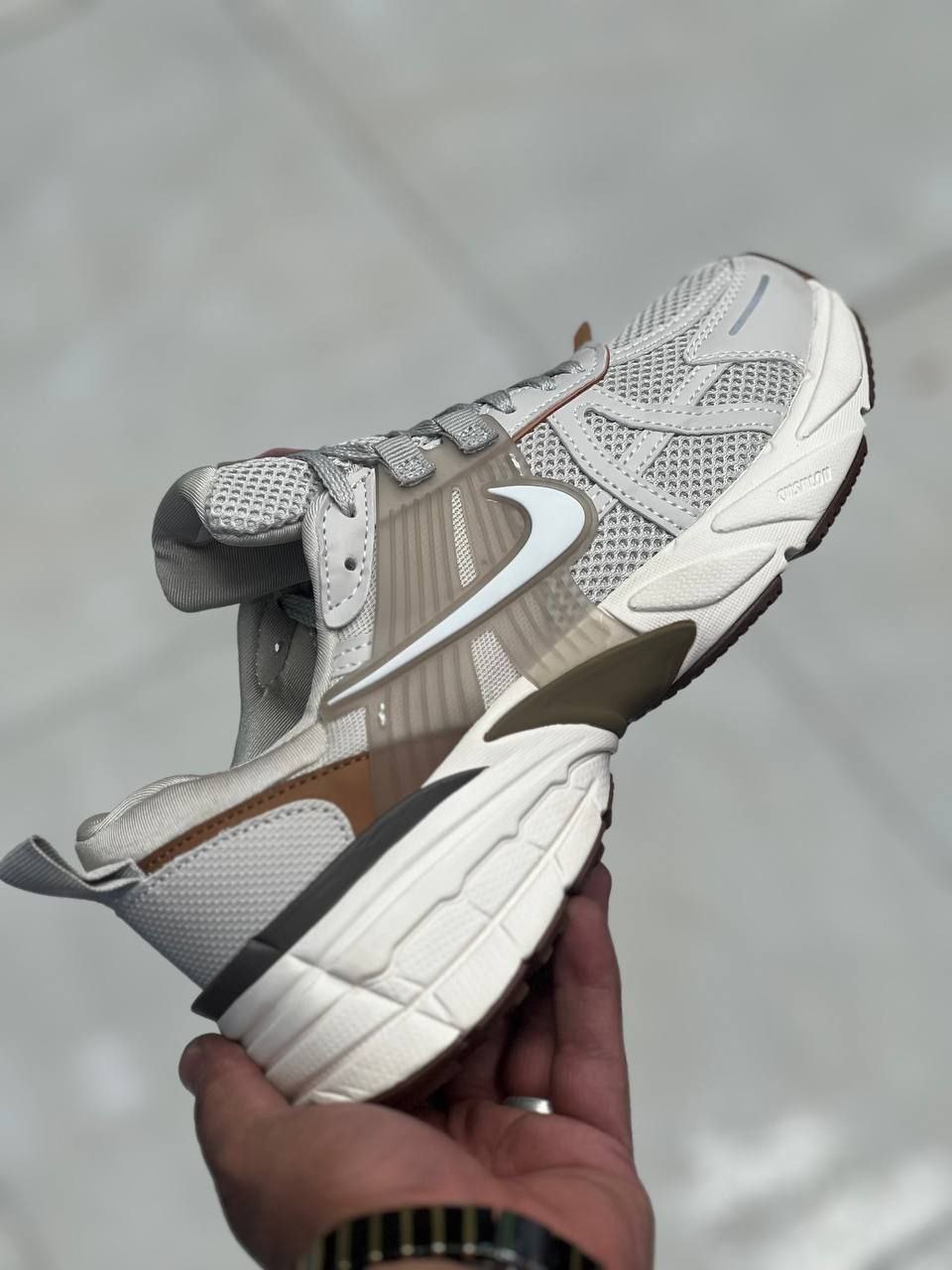 کتونی نایک وی تو کی/Nike V2k Run /ساخت ویتنام/سایز ۳۷ الی ۴۰/ فروش عمده و تک