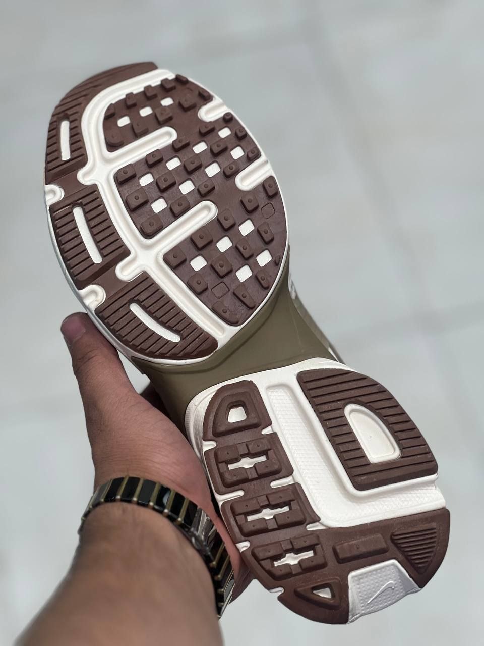 کتونی نایک وی تو کی/Nike V2k Run /ساخت ویتنام/سایز ۳۷ الی ۴۰/ فروش عمده و تک