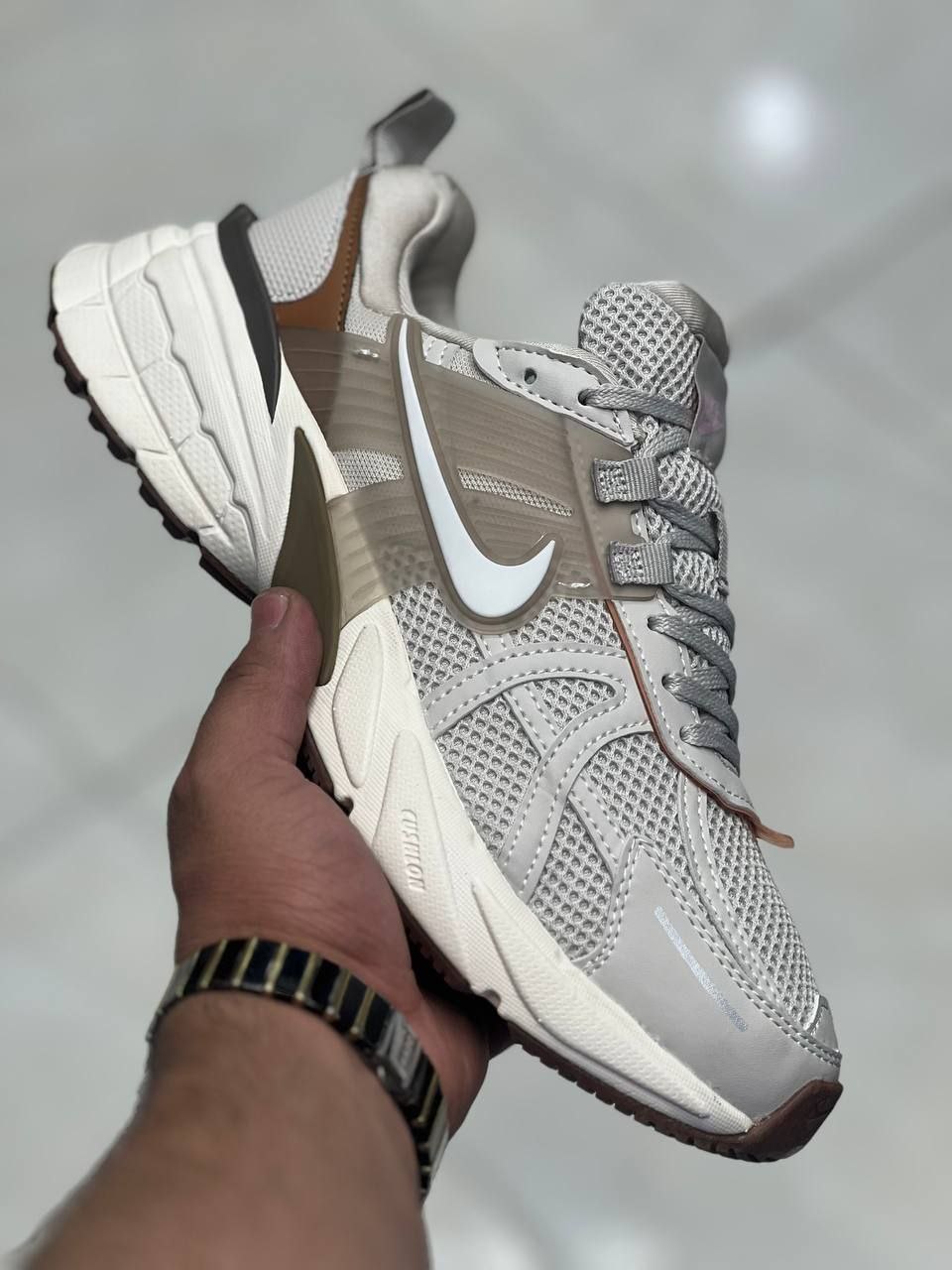 کتونی نایک وی تو کی/Nike V2k Run /ساخت ویتنام/سایز ۳۷ الی ۴۰/ فروش عمده و تک