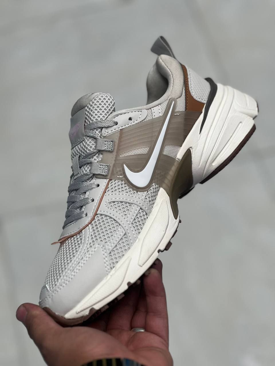 کتونی نایک وی تو کی/Nike V2k Run /ساخت ویتنام/سایز ۳۷ الی ۴۰/ فروش عمده و تک