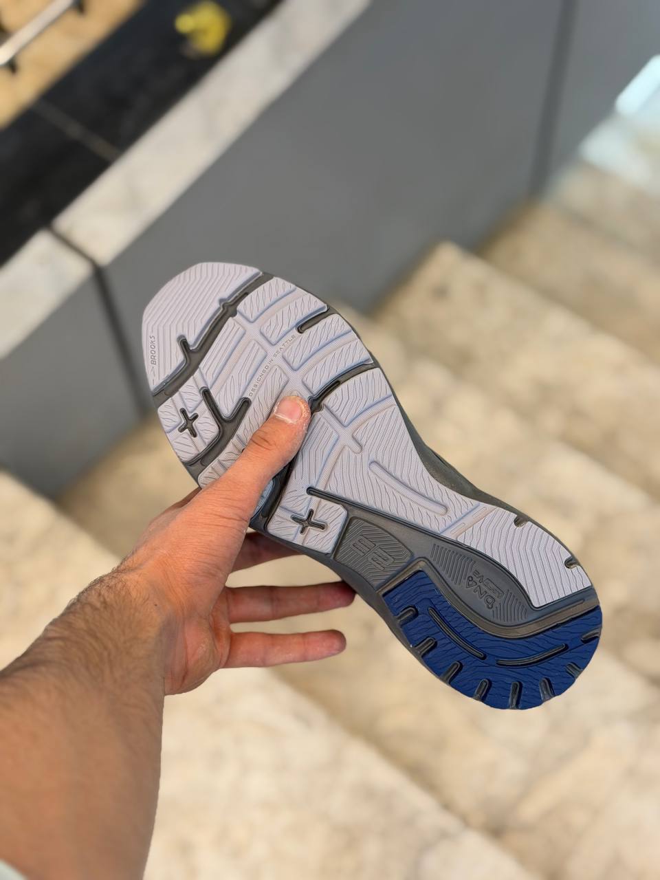 کتونی بروکس آدرنالین جی تی اس ۲۳ ساخت ویتنام سایز 40 تا45. Brooks adrenaline GTS 23
