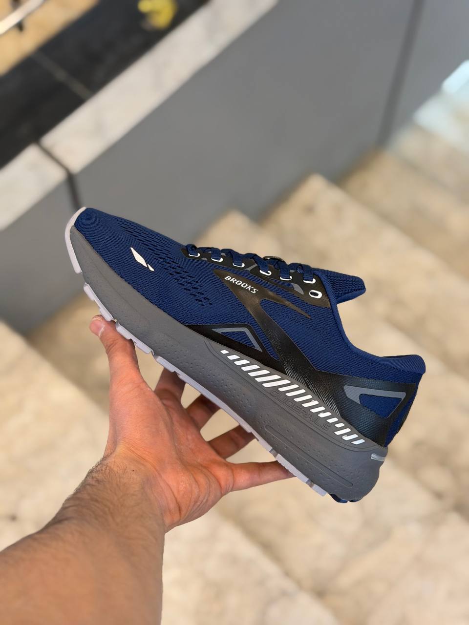 کتونی بروکس آدرنالین جی تی اس ۲۳ ساخت ویتنام سایز 40 تا45. Brooks adrenaline GTS 23
