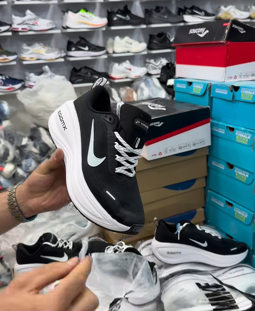کتونی ویتنامی نایک ایر زوم ومرو/Nike Air Zoom Vomero Plus/ساخت ویتنام /سایز ۴۰ الی ۴۵/ فروش عمده و تک