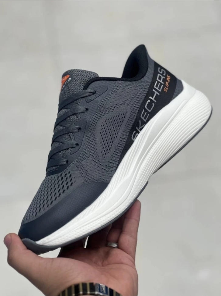 کتونی رانینگ و پیاده روی اسکیچرزskechers max cushioning سایز 40 تا 45 ساخت ویتنام