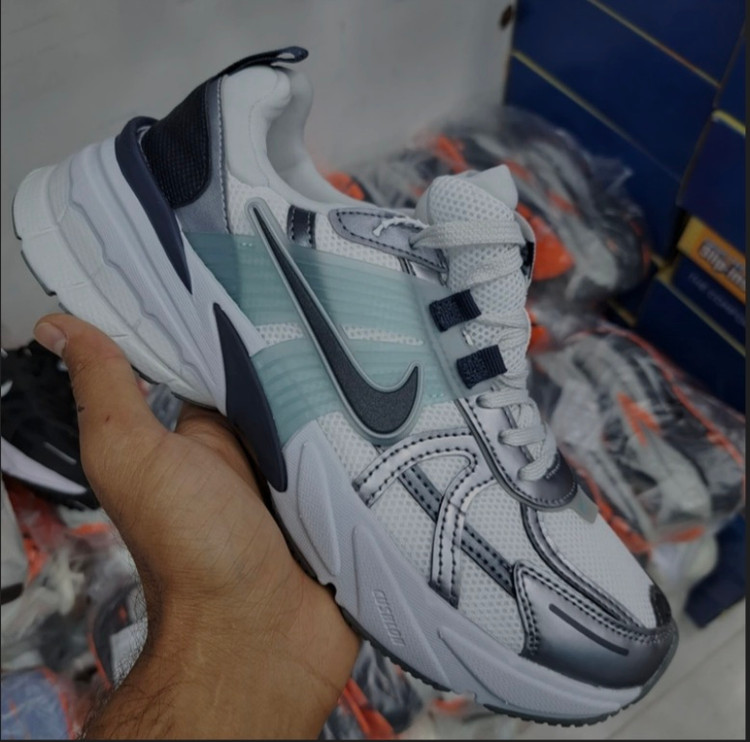 کتونی نایک وی تو کی/Nike V2k Run /ساخت ویتنام/سایز۴۰ تا ۴۵/ فروش عمده و تک