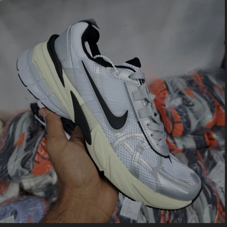 کتونی ویتنامی نایک وی تو کی/Nike V2k Run /ساخت ویتنام/سایز۴۰ تا ۴۵/ فروش عمده و تک