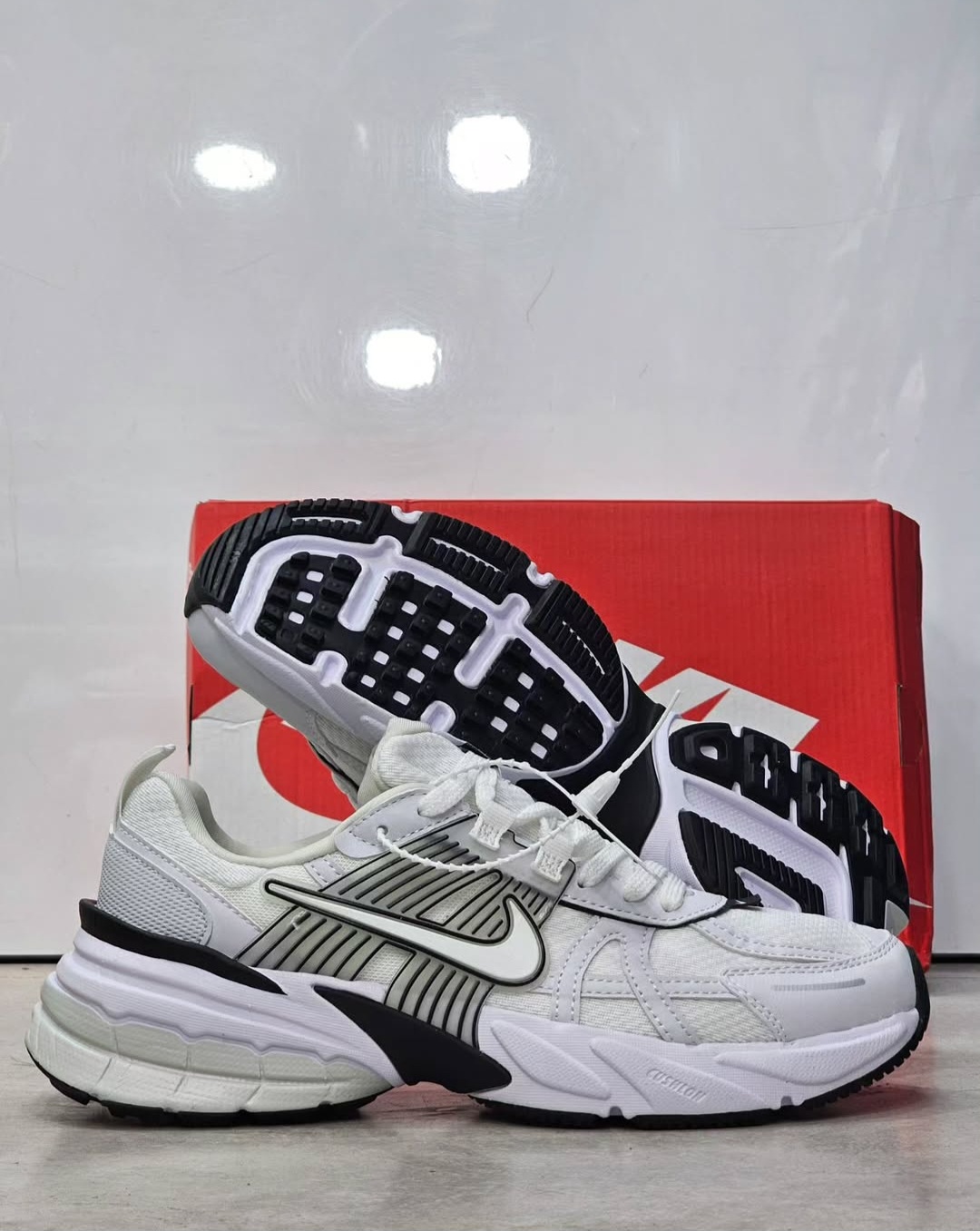 کتونی ویتنامی نایک کشلون وی تو کی | ساخت ویتنام | باجعبه Nike V2k Run سایز بندی کامل 40 تا 45