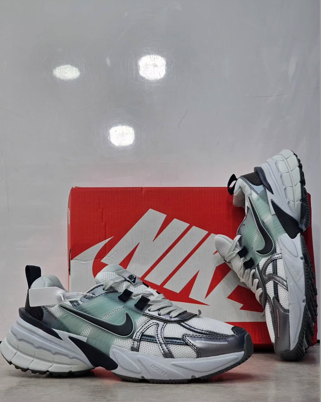 کتونی ویتنامی نایک کشلون وی تو کی | ساخت ویتنام | باجعبه Nike V2k Run سایز بندی کامل 40 تا 45