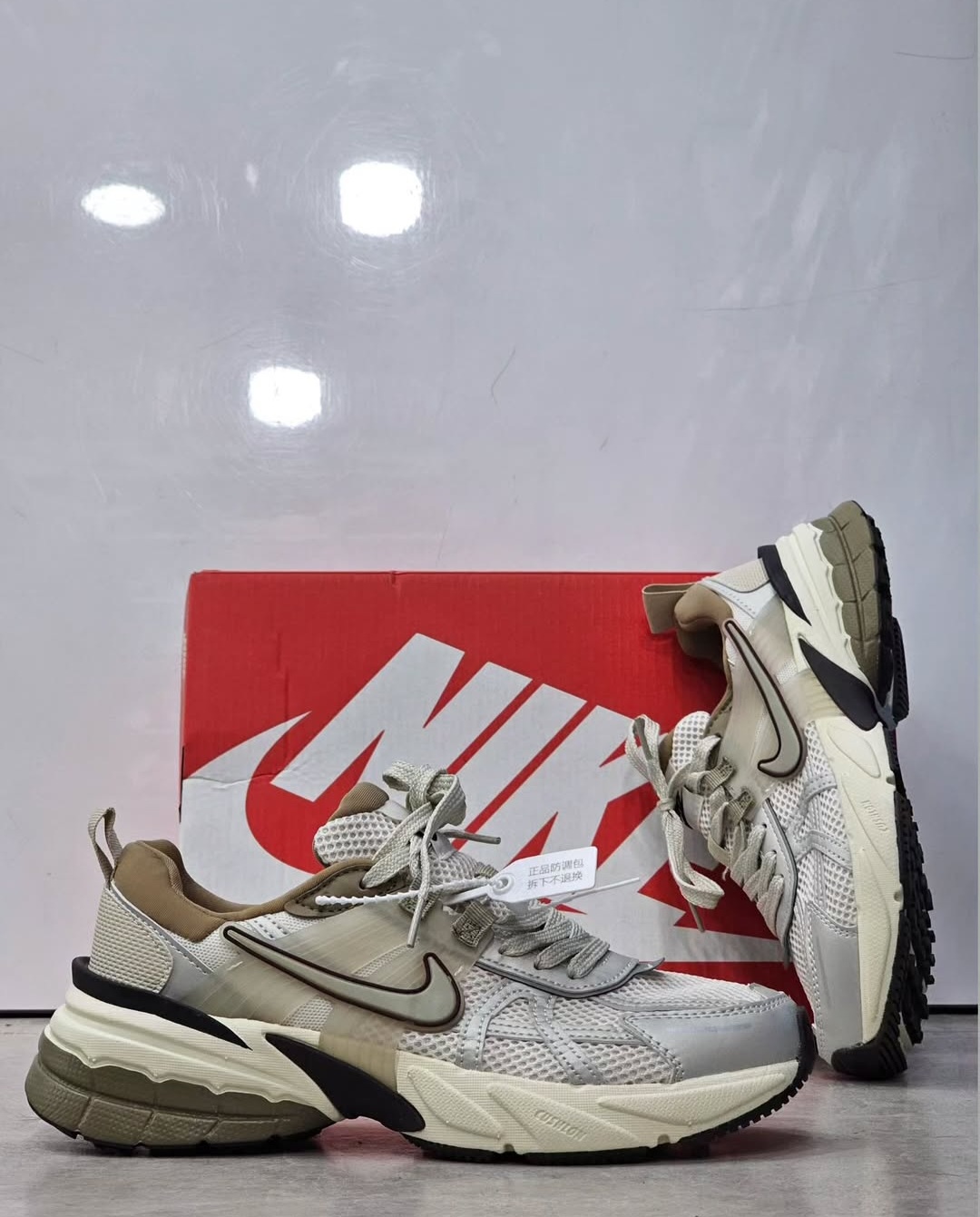 کتونی ویتنامی نایک کشلون وی تو کی | ساخت ویتنام | باجعبه Nike V2k Run سایز بندی کامل 40 تا 45