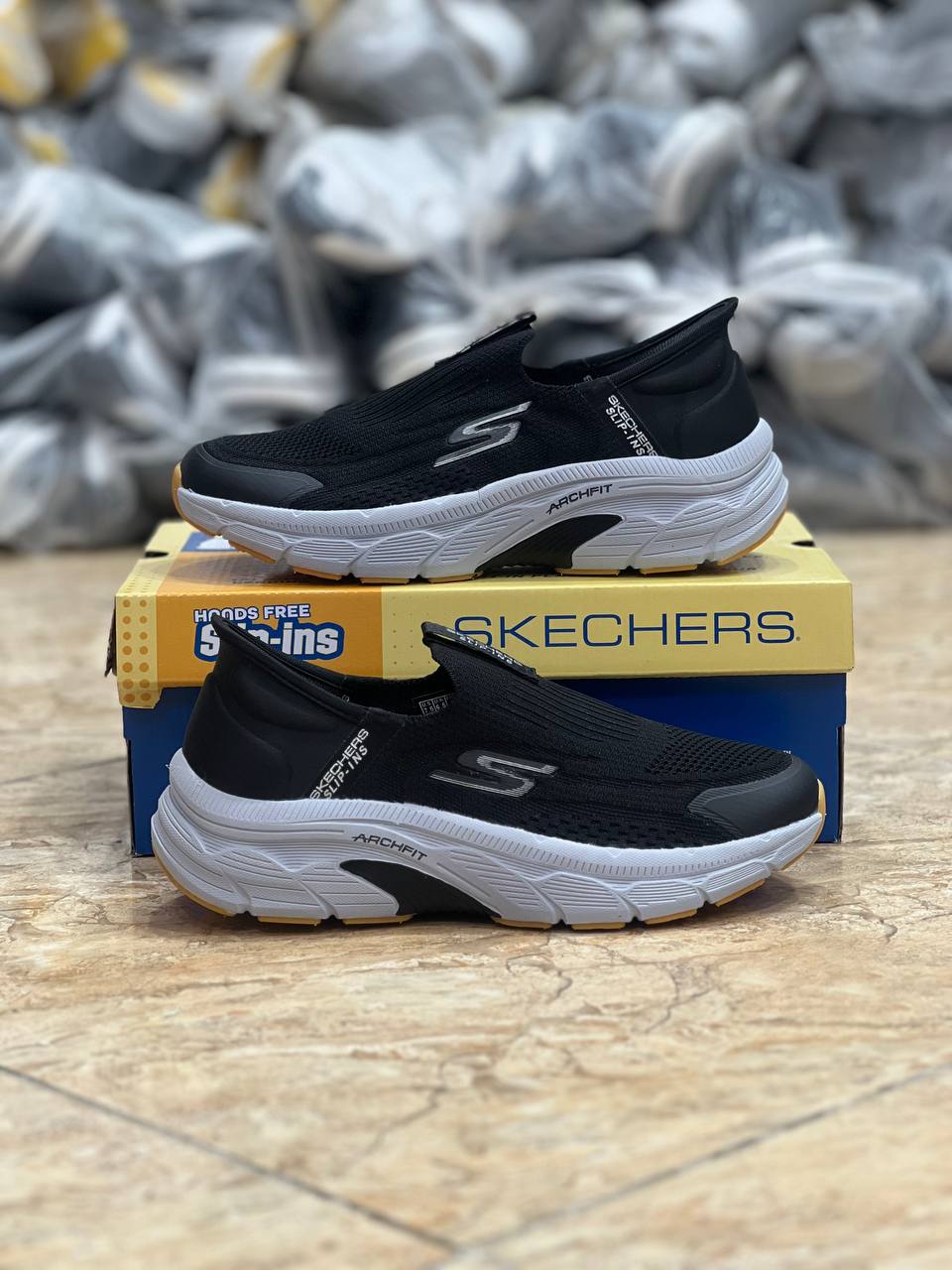 کتونی اسکیچرز آرچ فیتSkechers Archfit Slip-ins ساخت ویتنام سایز۴۰ تا ۴۵ .فروش بصورت عمده و تک