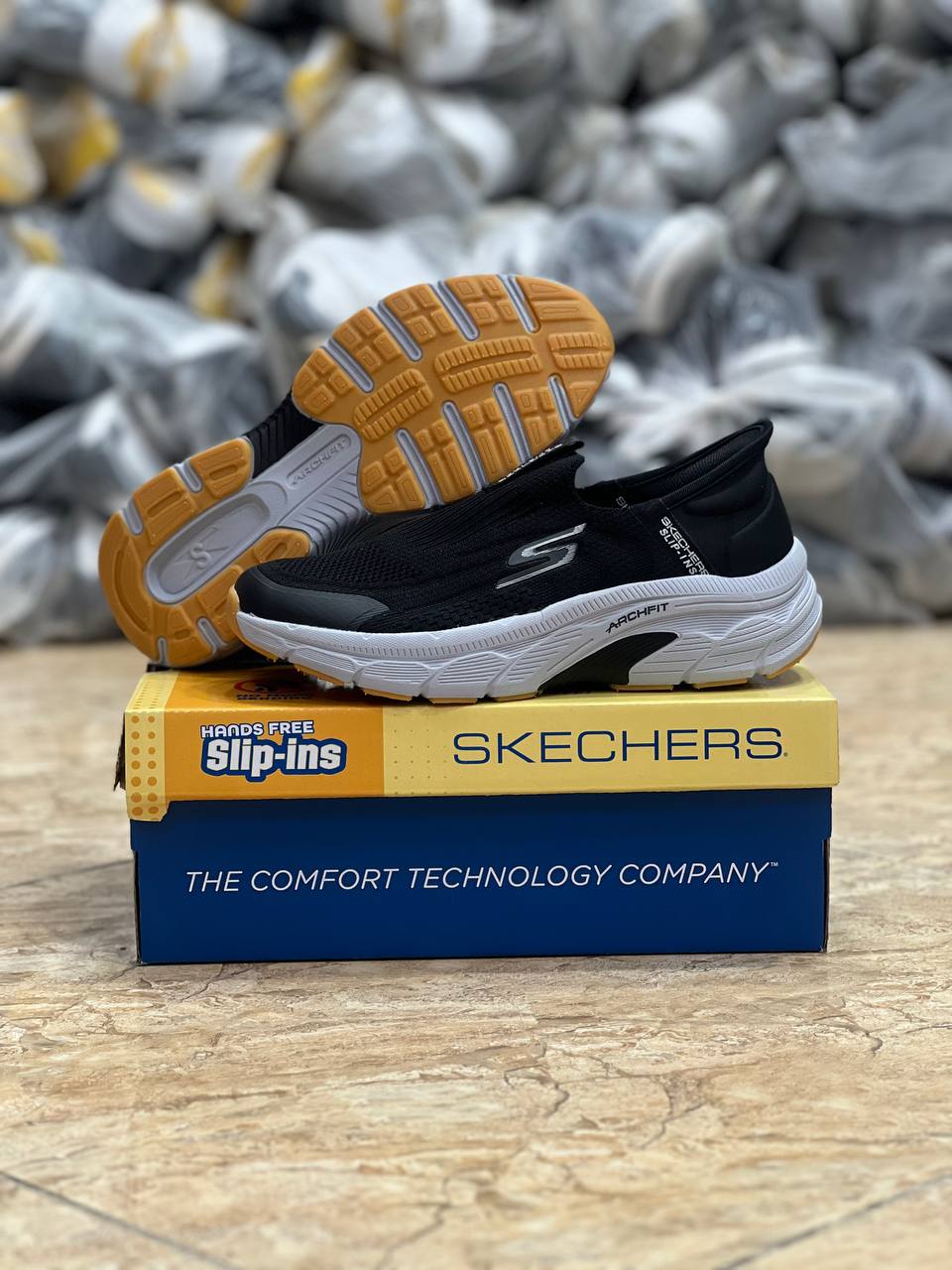 کتونی اسکیچرز آرچ فیتSkechers Archfit Slip-ins ساخت ویتنام سایز۴۰ تا ۴۵ .فروش بصورت عمده و تک
