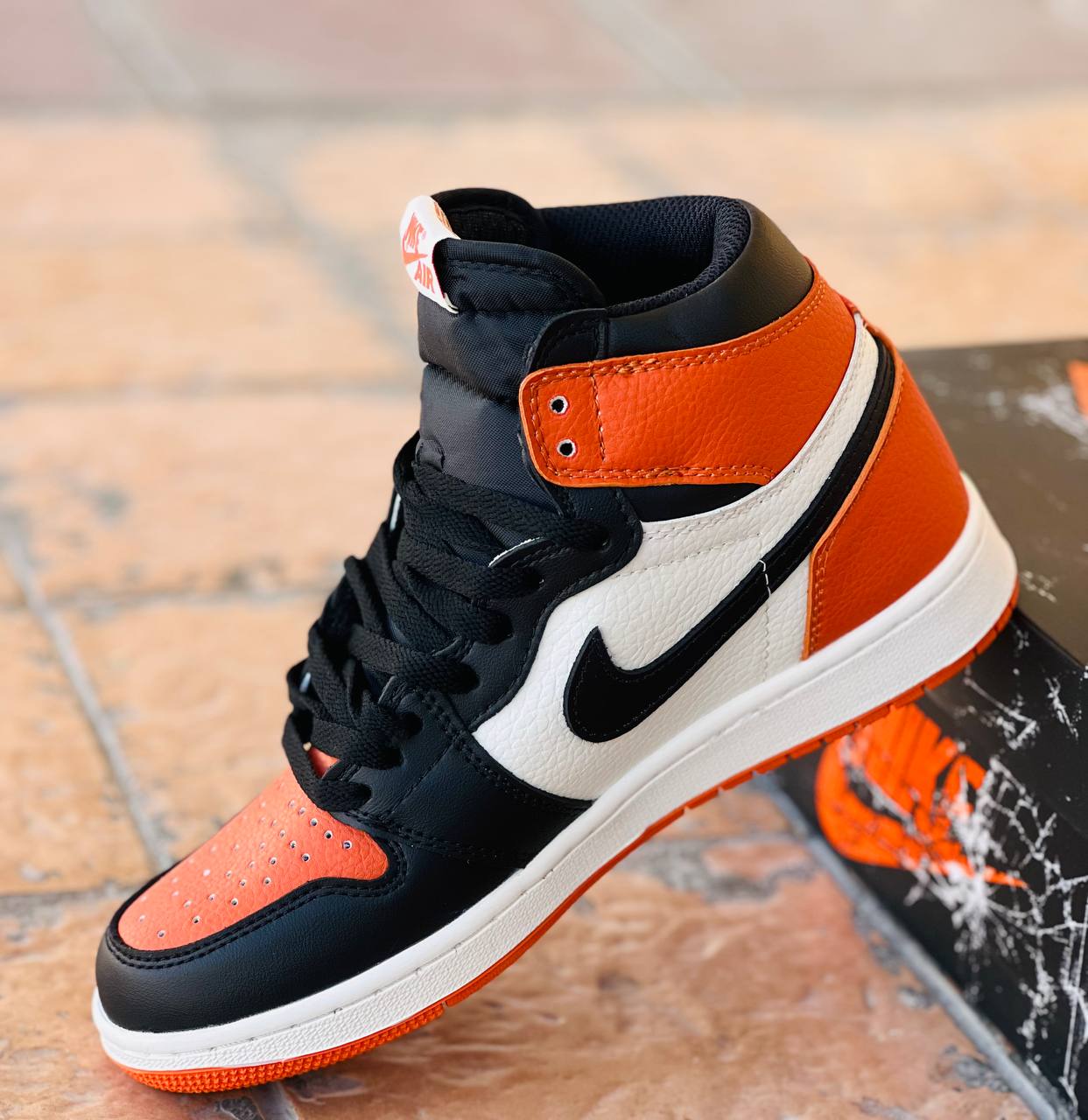 کتونی نایک جردن ۱ ساخت ویتنام مستر کوالیتی Aسایز 40 تا 45 . Nike air jordan 1 vietnam