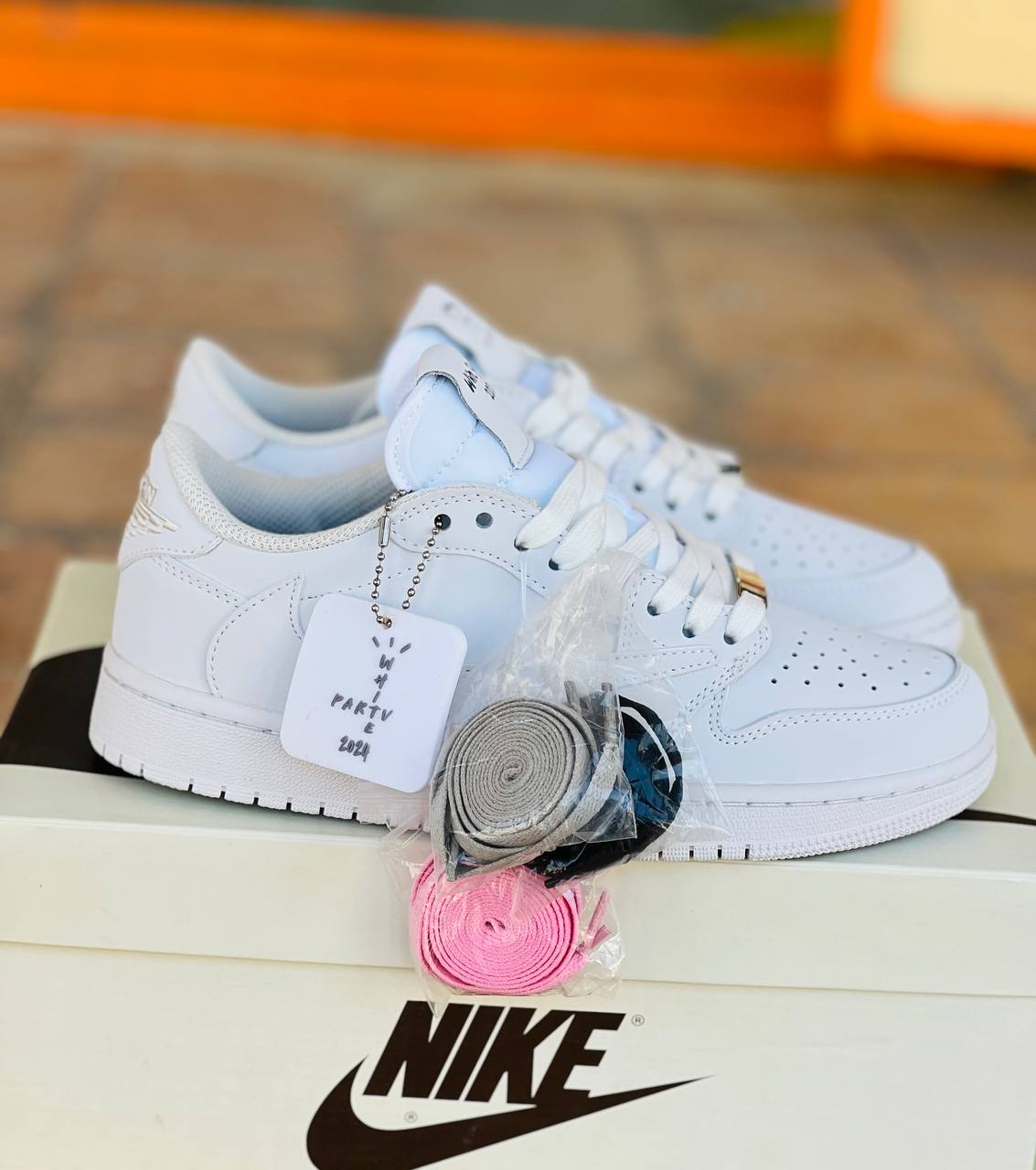 کتونی نایک ایر جردن 1 تراویس اسکات /سایز 38 الی 45/Air jordan 1 High Travis Scot/فروش بصورت عمده و تک