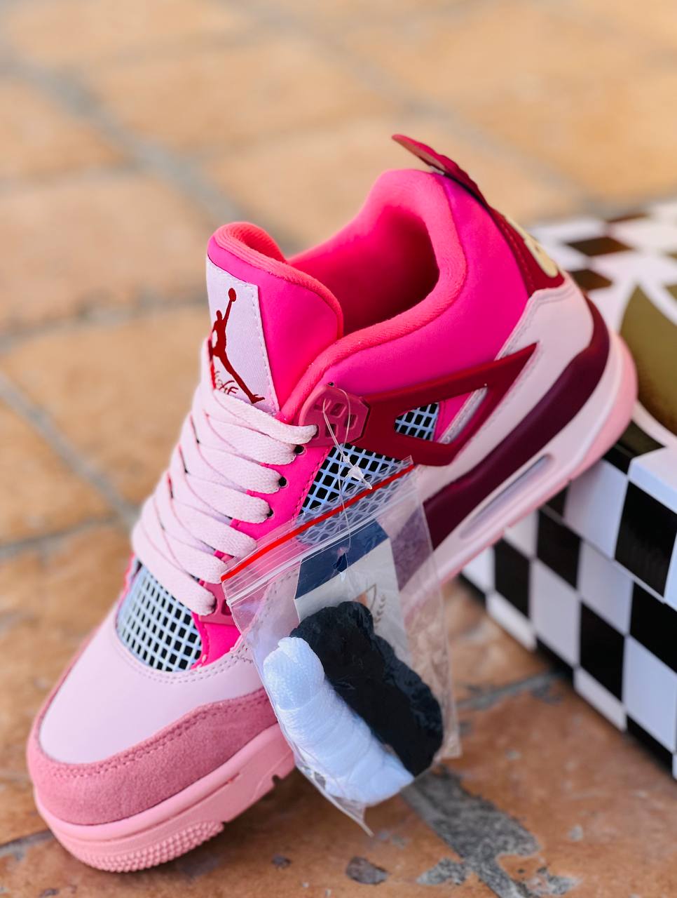کتونی نایک ایر جردن 4/ساخت ویتنام/سایز 37 الی 40/Nike Air jordan 4/ فروش عمده و تک
