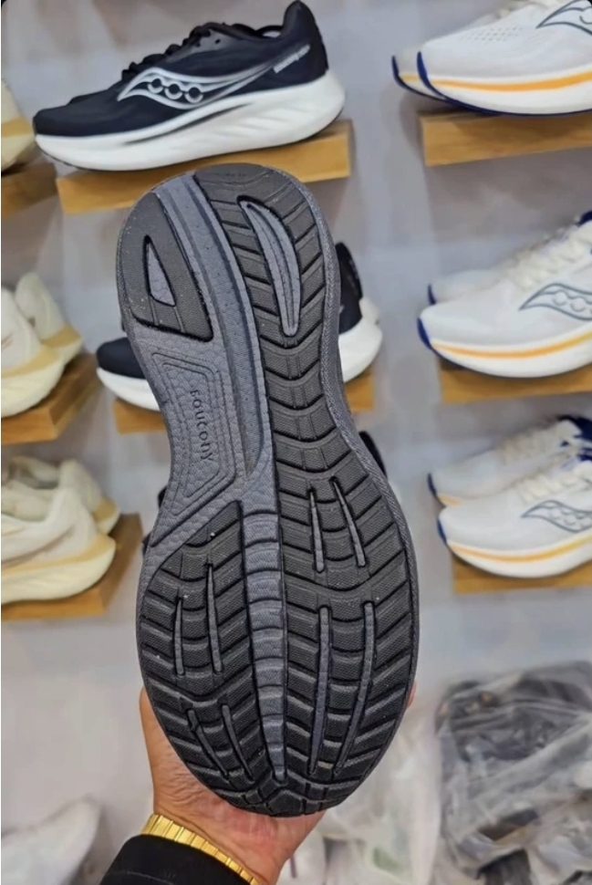 کتونی ساکونی راید 18/سایز ۴۰ الی ۴۵/ Saucony Ride 18/ساخت ویتنام فروش عمده و تک